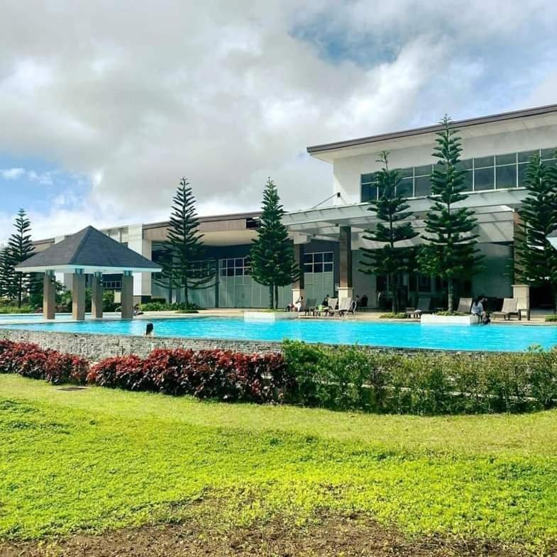 R&A Staycation At Wind Residence Тагайтай Экстерьер фото